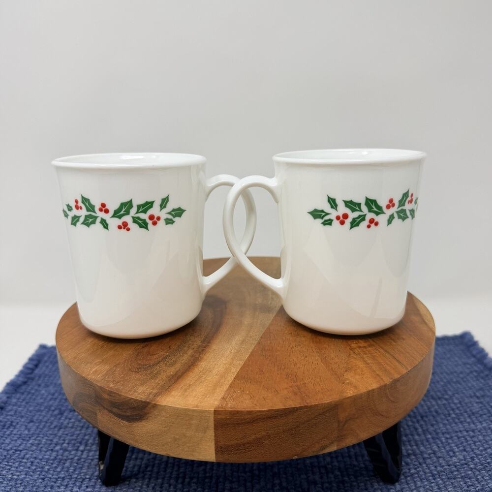 Set VTG Corning winter Holly Christmas Mugs white USA white Microwave Safe